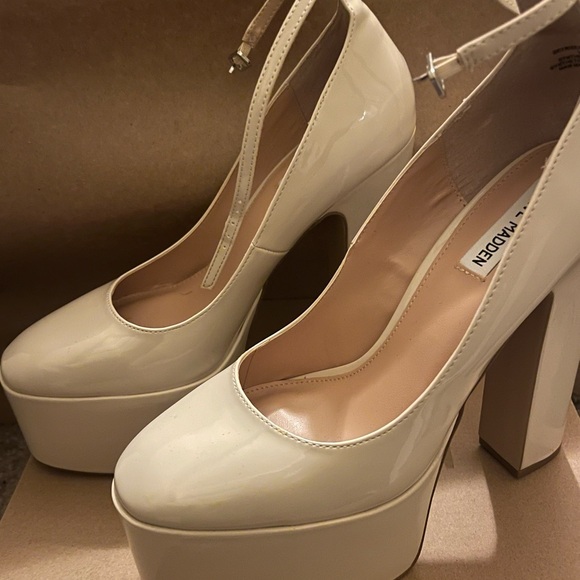 Steve Madden Off-White Platform Heels - Picture 4 of 4